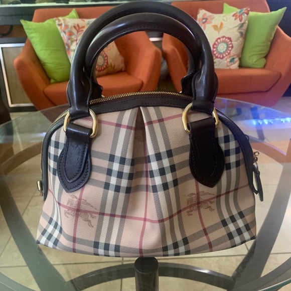 Burberry Handbags - 💯Burberry hand bag